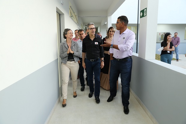 Nova Serrana, no Centro-Oeste, ganha novo prédio escolar