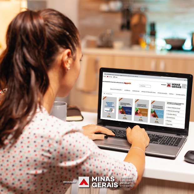 Escola de Formação está com 15 cursos com inscrições abertas para profissionais da educação