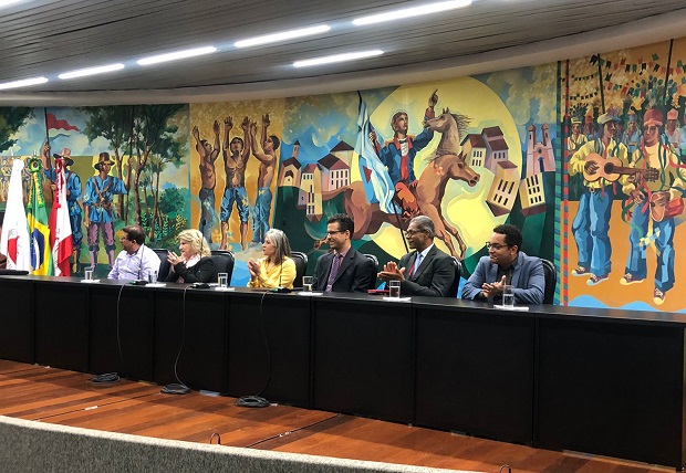 Medalhas do Prêmio Heley de Abreu são entregues a relevantes nomes da Educação mineira