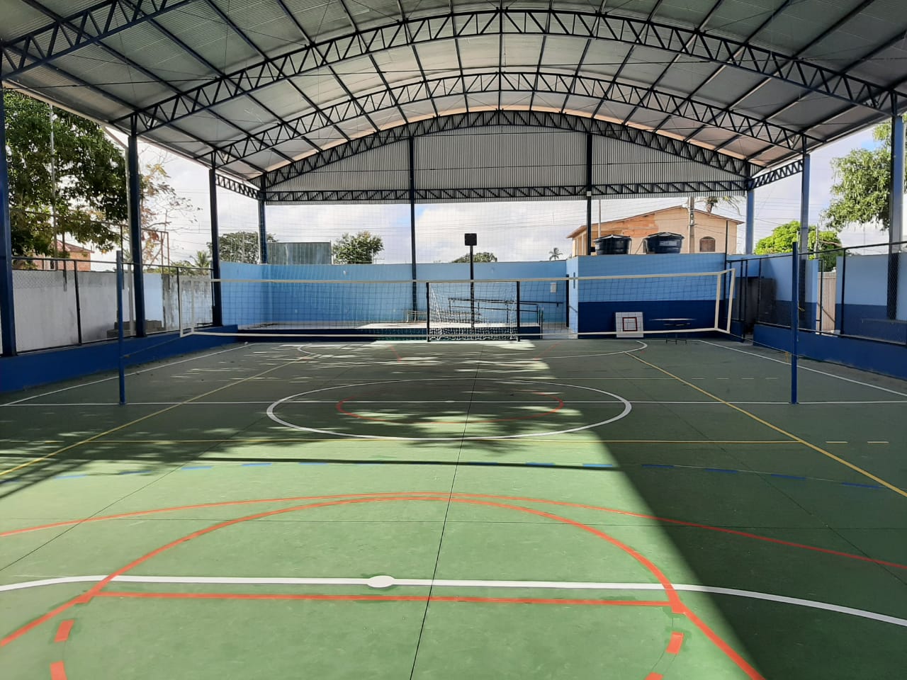 Comunidade comemora entrega da nova quadra à Escola Estadual Vanda Reuter