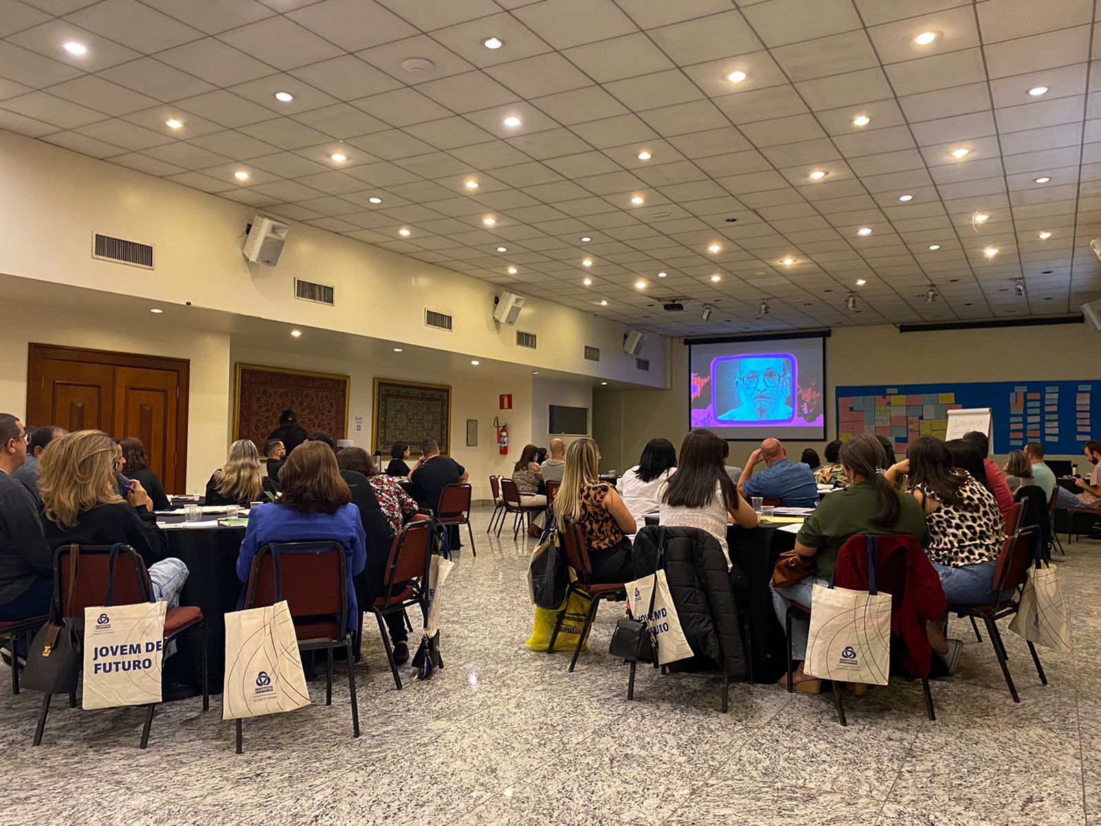 Diretores do grupo de trabalho do Programa Jovem de Futuro participam de formações em BH