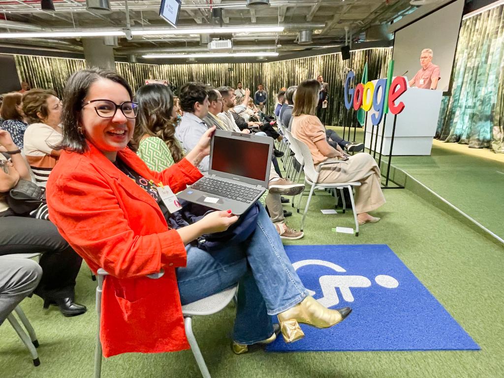 Governo de Minas distribui 65 mil Chromebooks para professores do ensino médio da rede estadual
