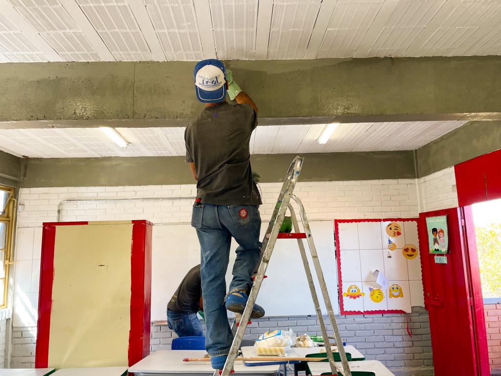 Escolas realizam pequenos reparos na infraestrutura no período de recesso escolar