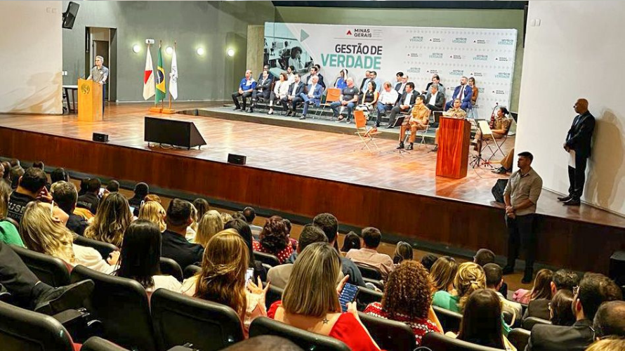 Governador Romeu Zema empossa 47 novos Superintendentes Regionais de Ensino