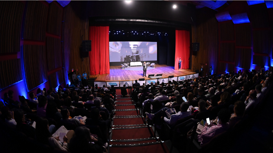 Comitiva da Secretaria de Educação participa do seminário “Educação na era das transições”