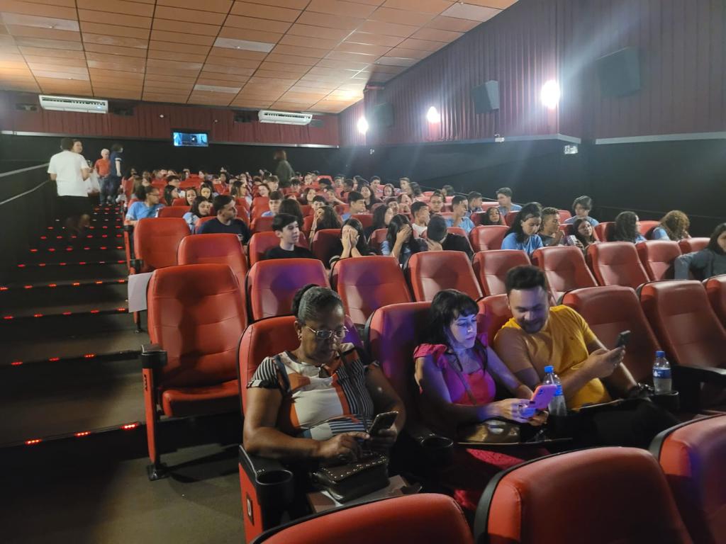 Estudantes da rede estadual dirigem e atuam em filmes próprios no projeto “Chico de Cinema”