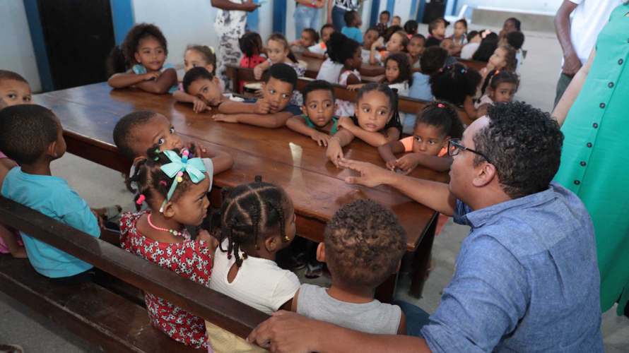 Governo de Minas leva Projeto Mãos Dadas e melhorias a mais de 200 alunos de escola municipal em Chapada do Norte