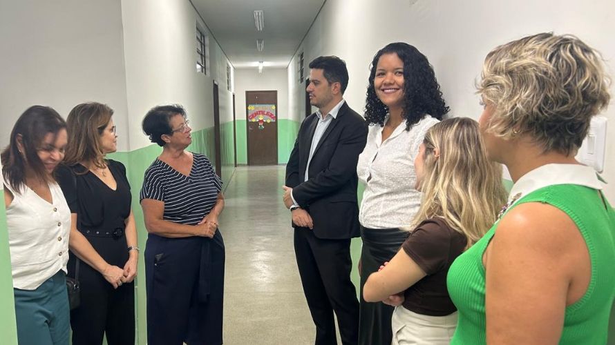 Estado fiscaliza implementação do Projeto Mãos Dadas em escolas de Minas 