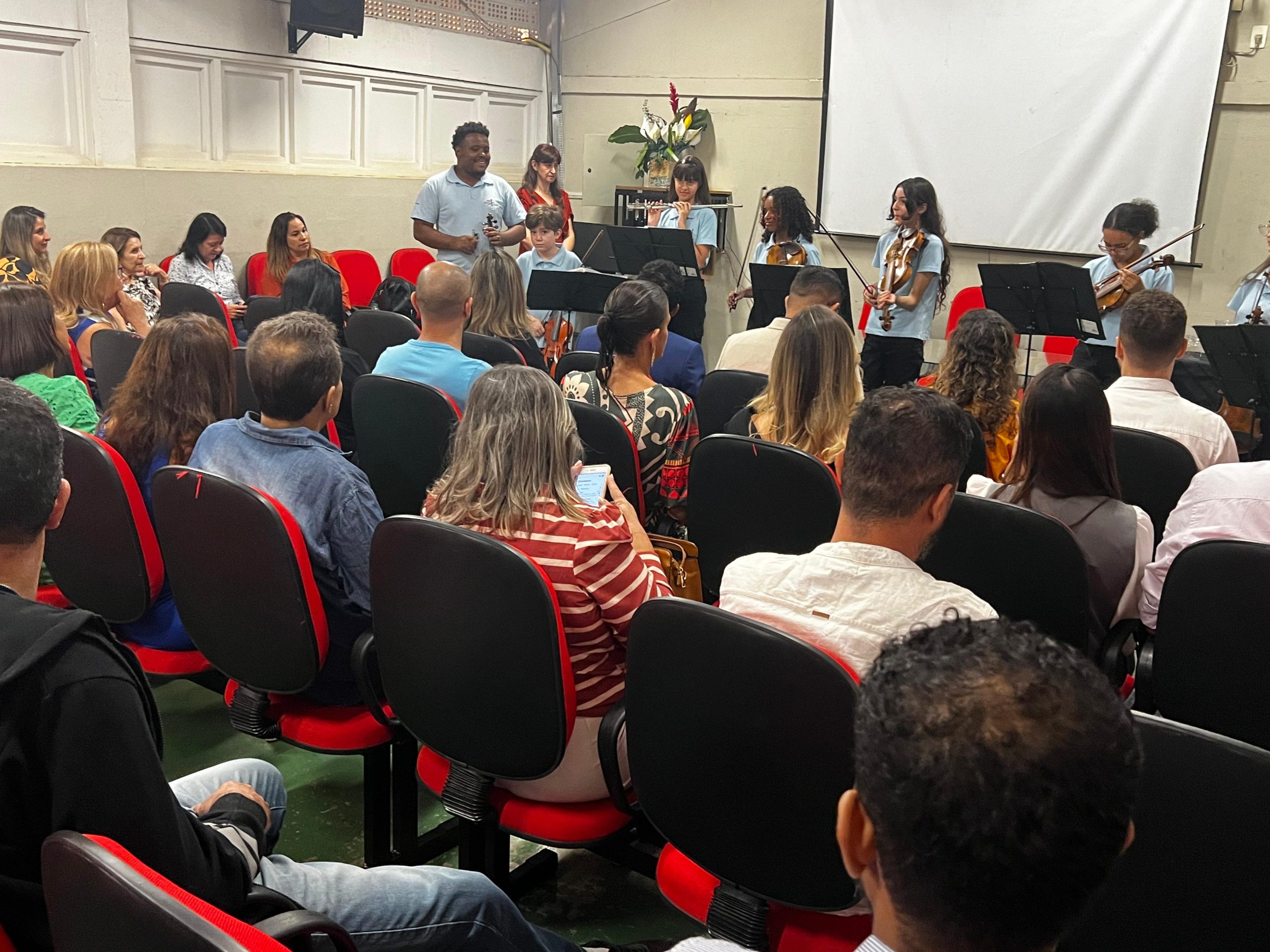 Educação promove bate-papo com diretores e inspetores escolares da SRE Metropolitana B