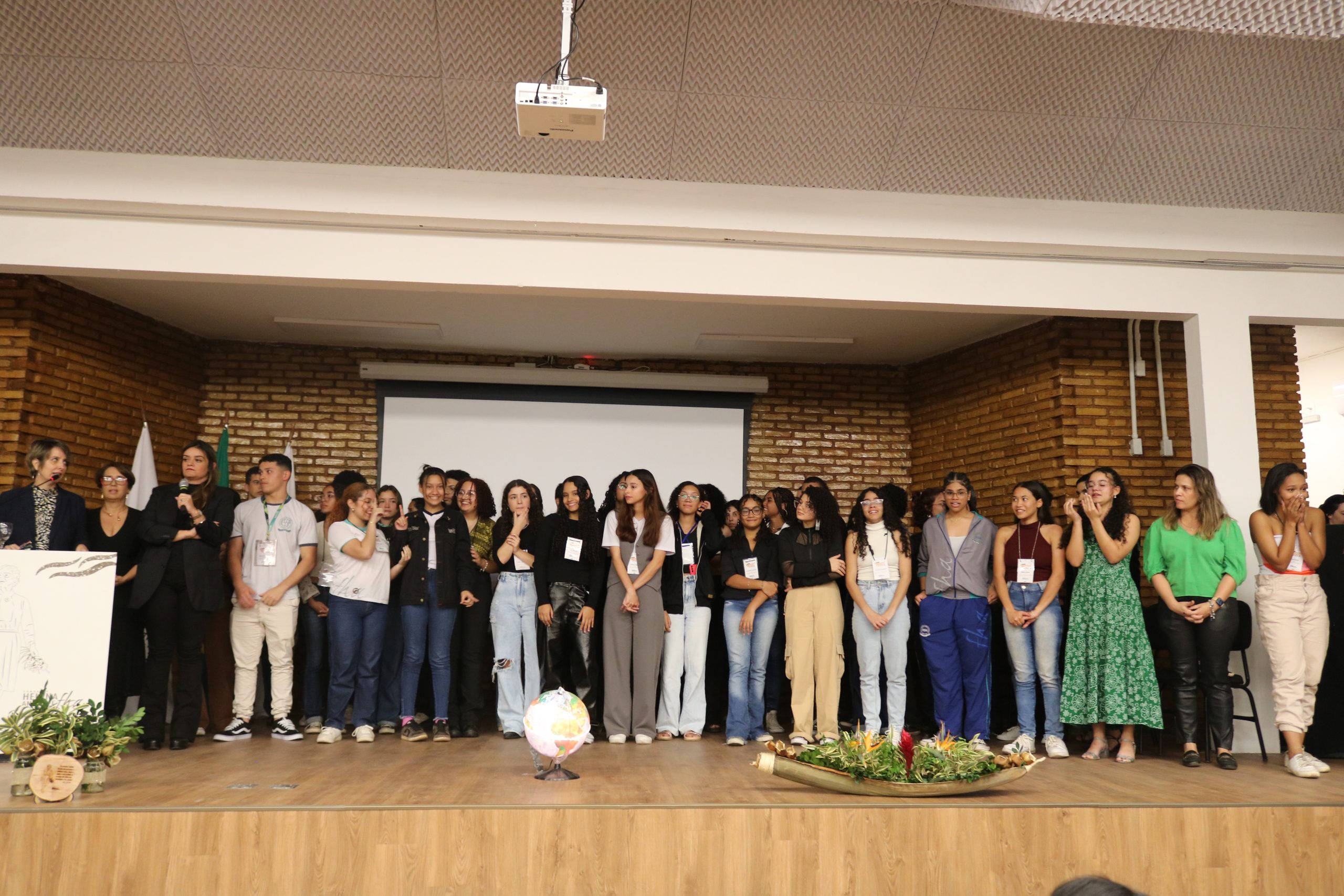 Passaporte Mineiro do Conhecimento anuncia os 40 estudantes de Ibirité selecionados para a bolsa de intercâmbio 
