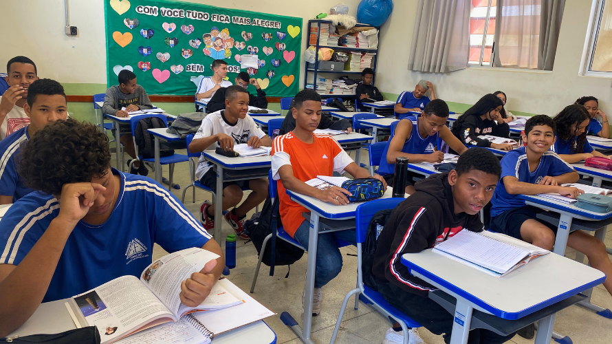 Minas Gerais lidera as mudanças no ensino médio, modernização e aperfeiçoamento da rede pública em 2025