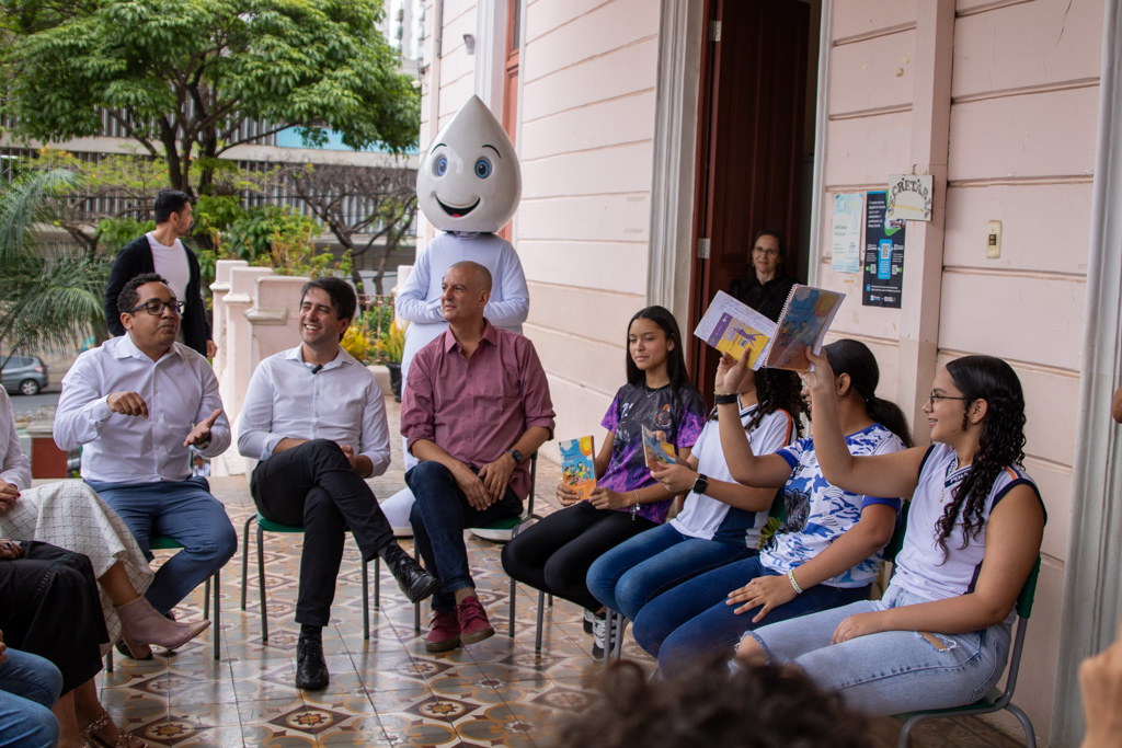 Governo de Minas promove vacinação extramuros em escola da capital
