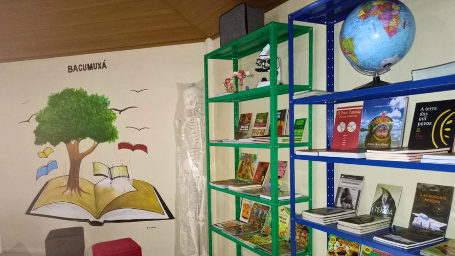 Escola indígena Pataxó ganha biblioteca revitalizada pelo Projeto de Leitura e Escrita