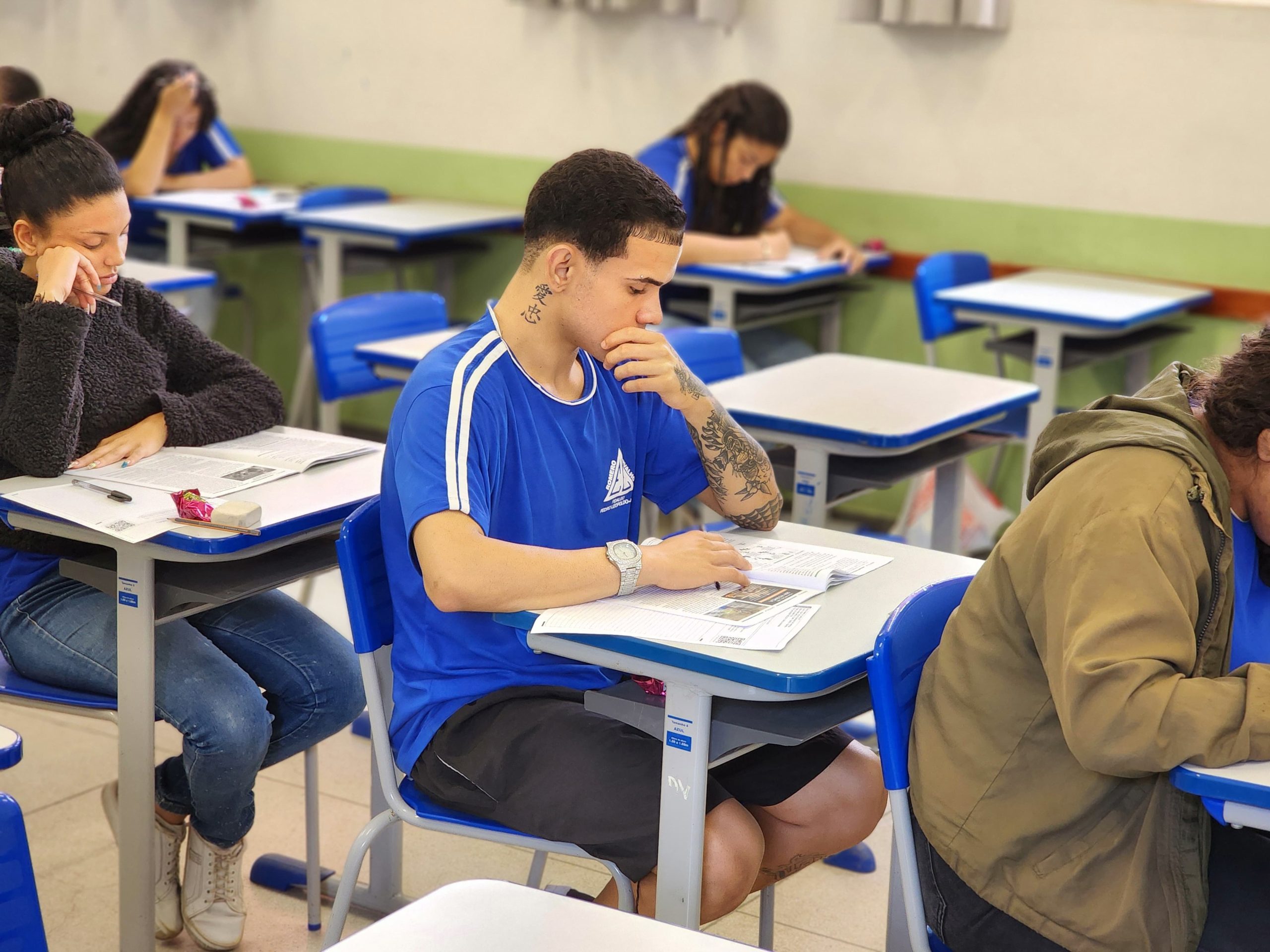 Minas Gerais inicia aplicação do primeiro simulado em preparação para o Enem 2025 nas escolas públicas