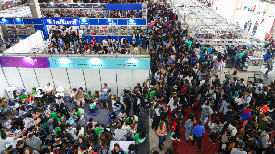 Estudantes da rede estadual participam da Bienal Mineira do Livro 2025 e aproveitam programação especial
