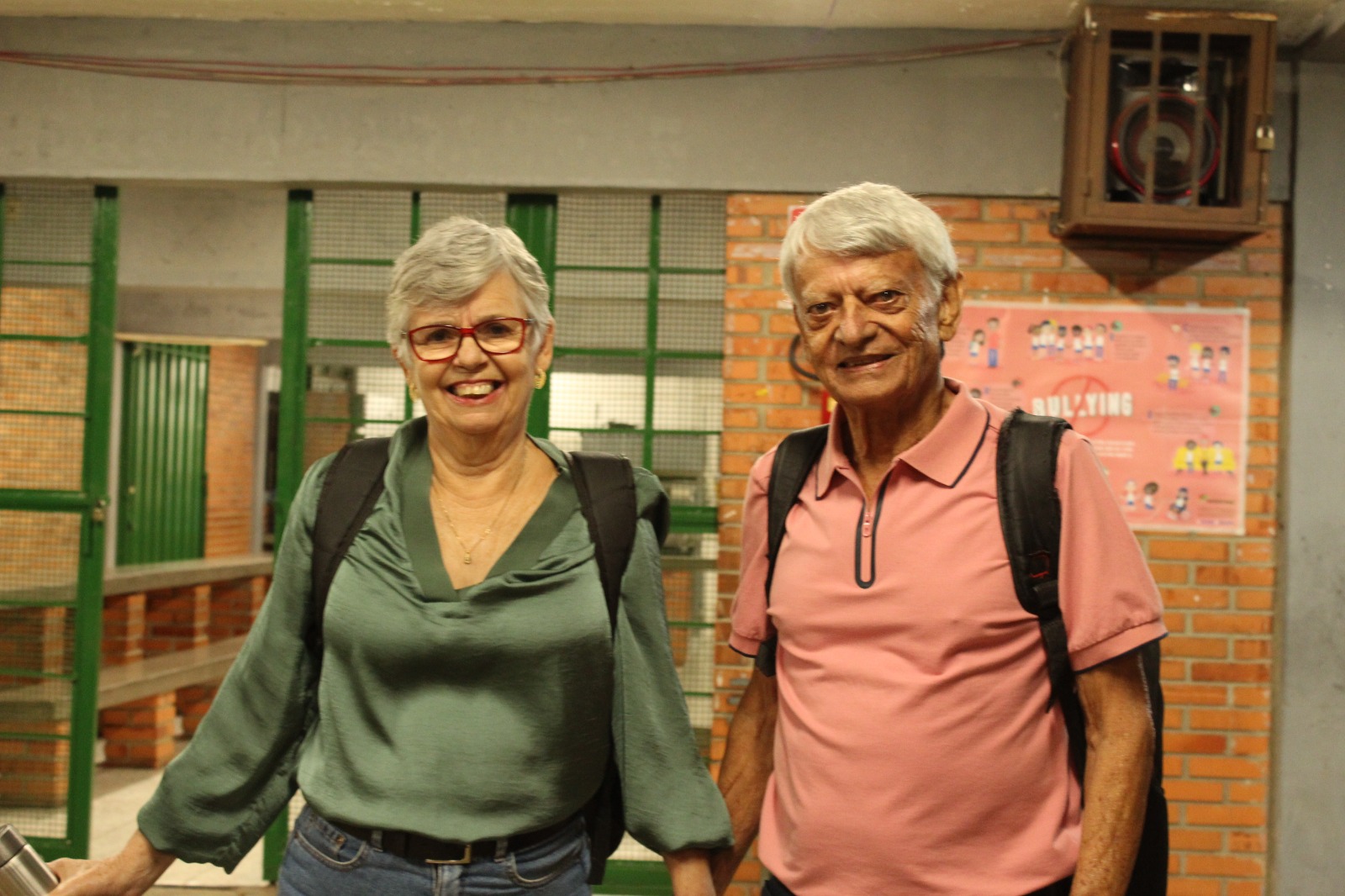Aos 72 e 82 anos, casal retorna aos estudos e inspira comunidade escolar em Minas Gerais