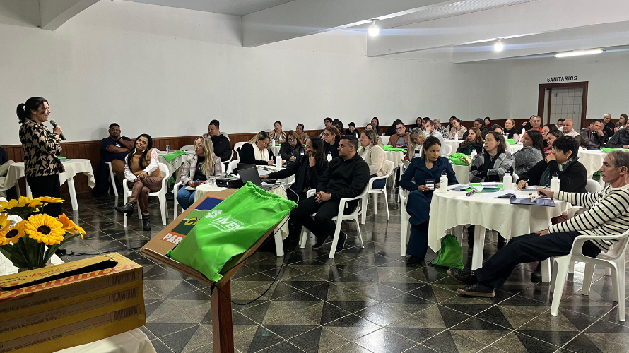 Gestores escolares da SRE Caratinga participam de imersão para fortalecer a gestão educacional