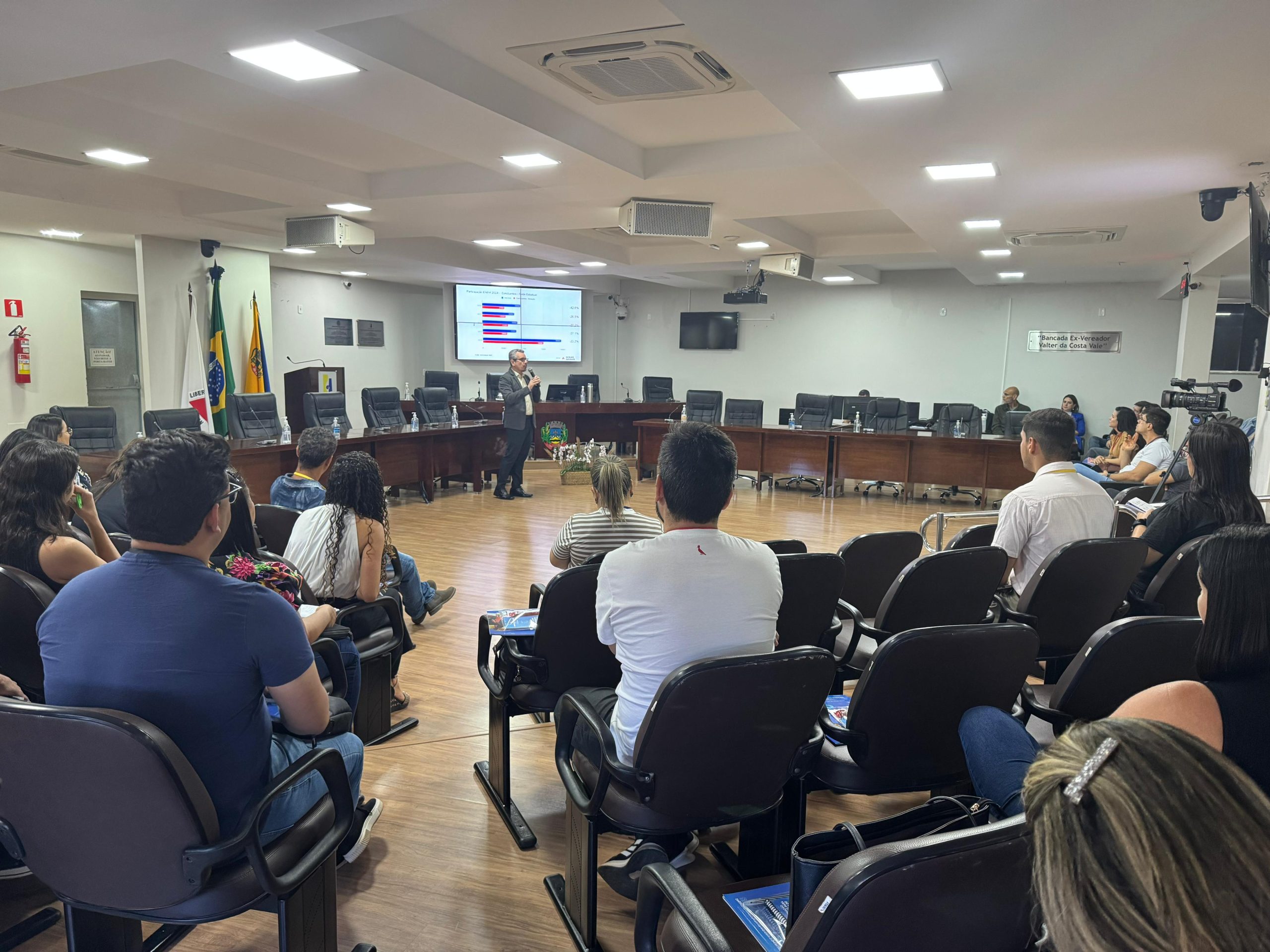 Governo de Minas promove formação do Enem MG para professores em Unaí