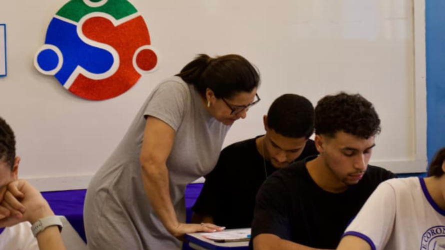Escolas estaduais de Minas inovam na preparação dos estudantes para o Saeb 2025