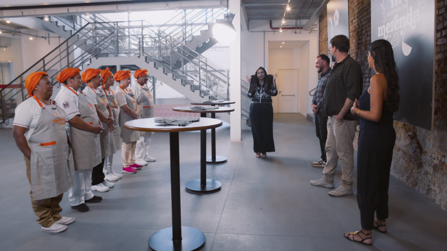 Décimo episódio do Mestres da Merenda celebra o reaproveitamento de alimentos e resgata seis cantineiras para a repescagem