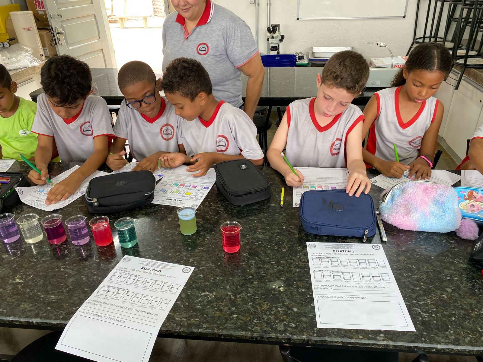 Projeto “Pequeno Cientista” aproxima crianças da ciência e fortalece formação técnica em escola estadual