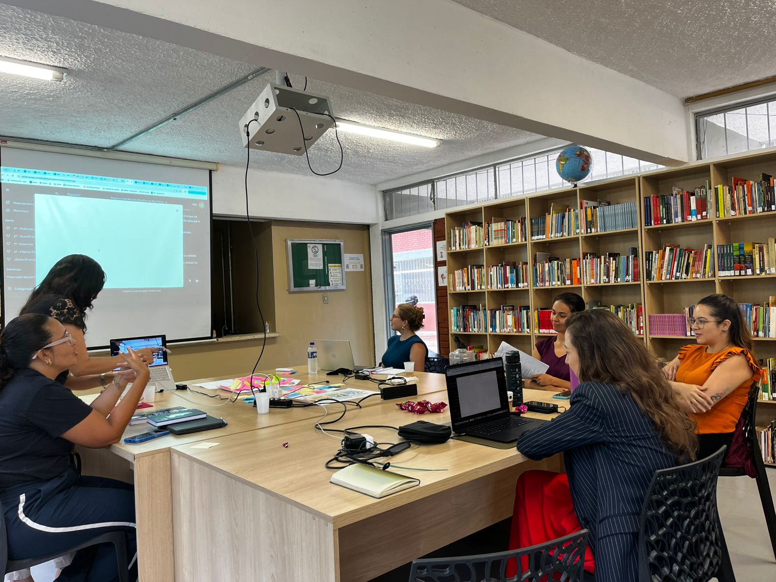 Núcleo de Tecnologia Educacional aplica piloto de método inovador com uso de inteligência artificial em escola estadual