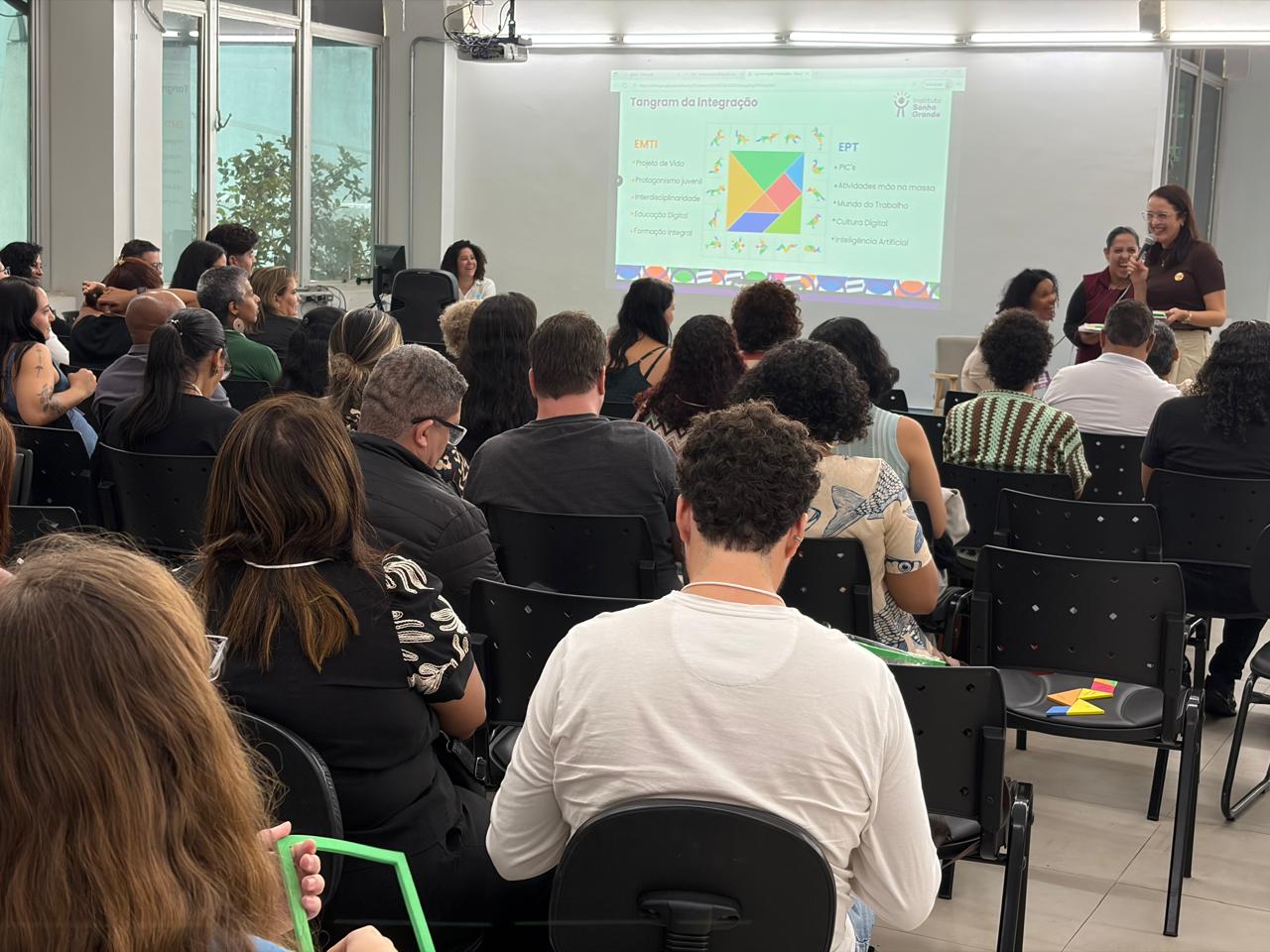 Educação de Minas promove formação presencial sobre Ensino Médio em Tempo Integral