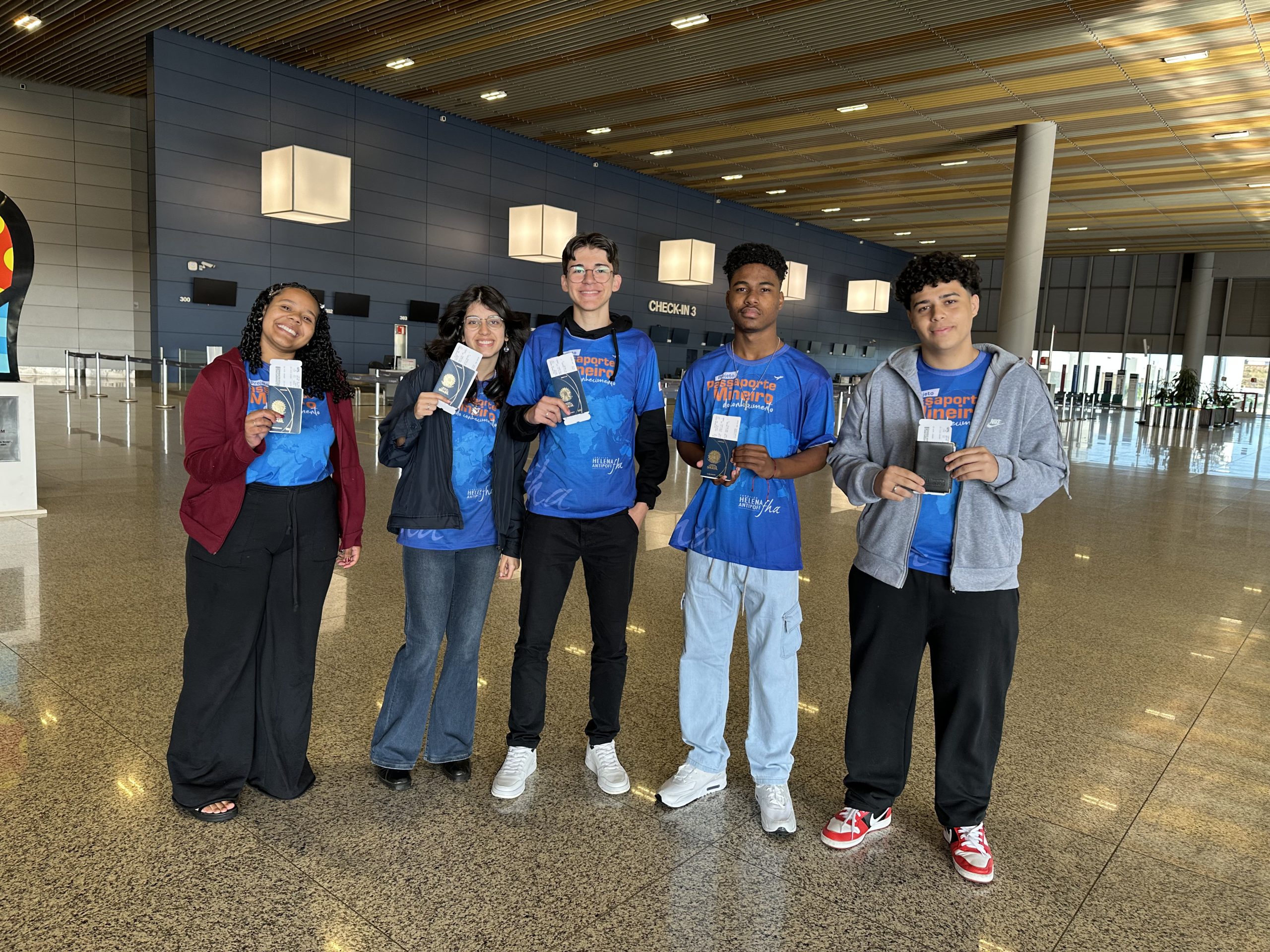 Estudantes da rede estadual embarcam para intercâmbio internacional pelo Passaporte Mineiro do Conhecimento