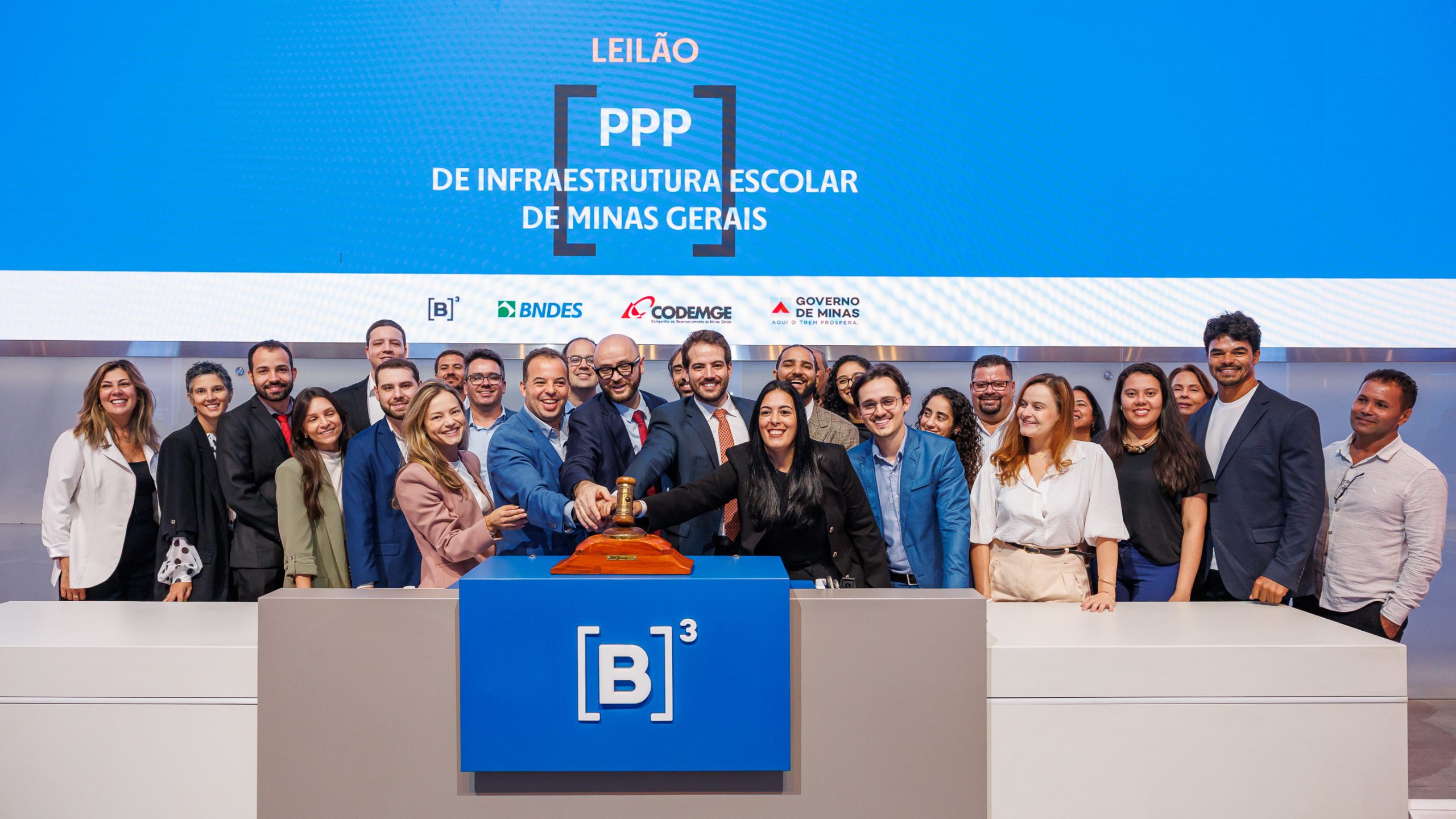 Governo de Minas realiza leilões de PPPs para travessias de Furnas e modernização de escolas estaduais