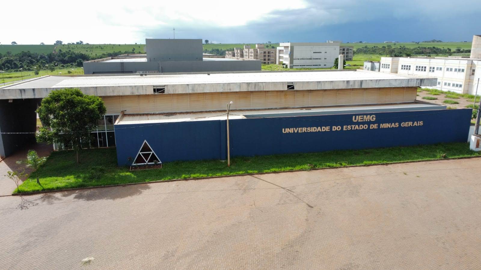 Governo de Minas articula ações para reconstrução do campus da UEMG em Ubá