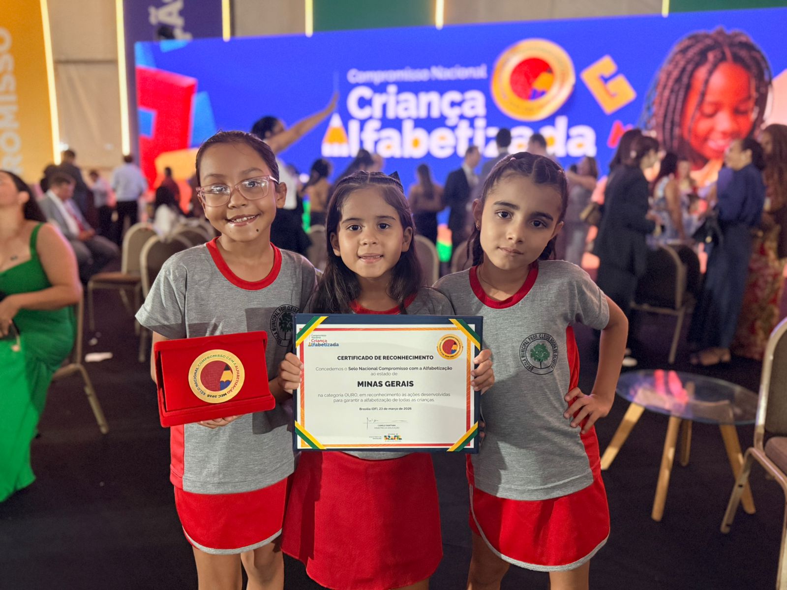 Minas supera meta de alfabetização e lidera no Sudeste com maioria dos selos ouro do MEC