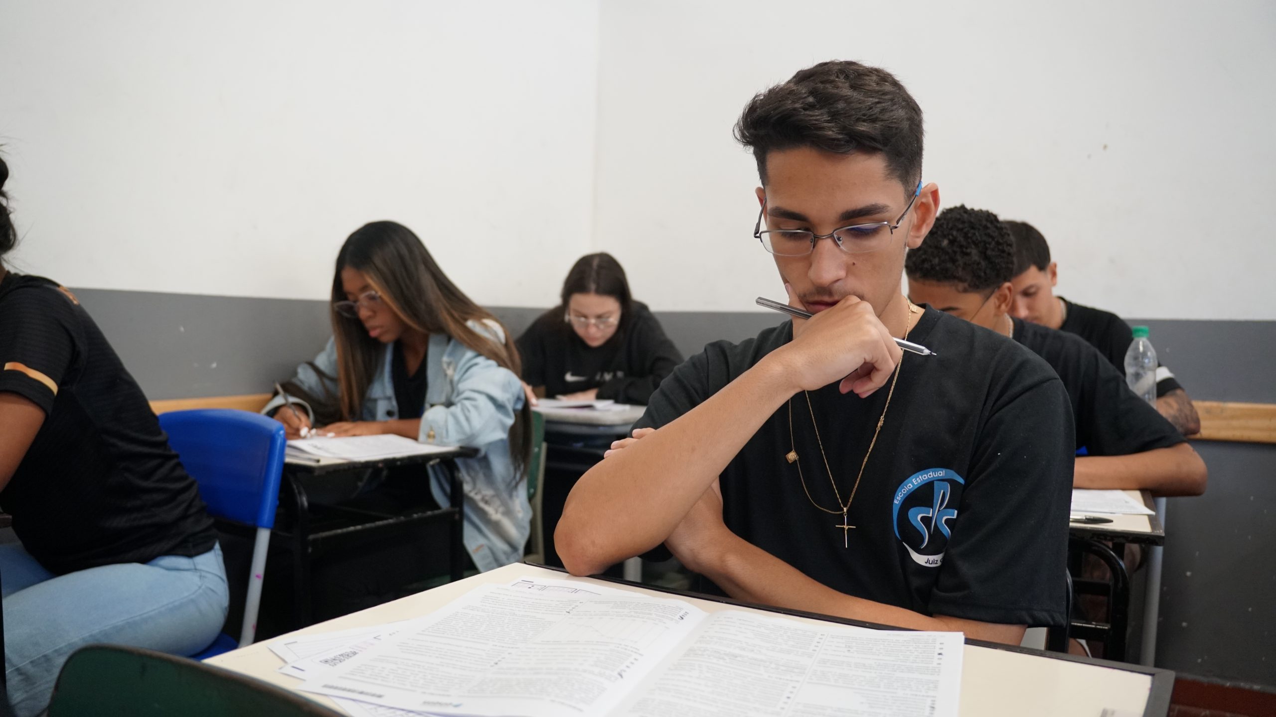Oferta de materiais didáticos reforça preparação para o Enem na rede estadual de Minas Gerais