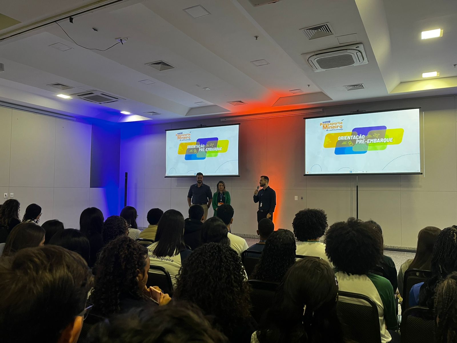 Passaporte Mineiro do Conhecimento prepara estudantes para intercâmbio internacional em orientação pré-embarque