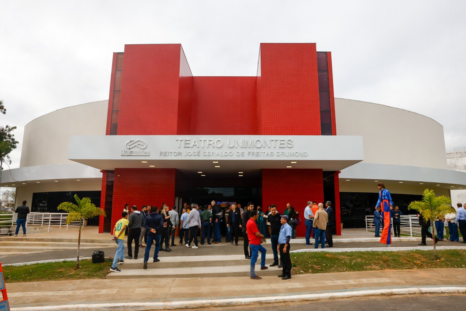 Governo do Estado entrega Teatro da Unimontes à comunidade acadêmica e à população de Montes Claros