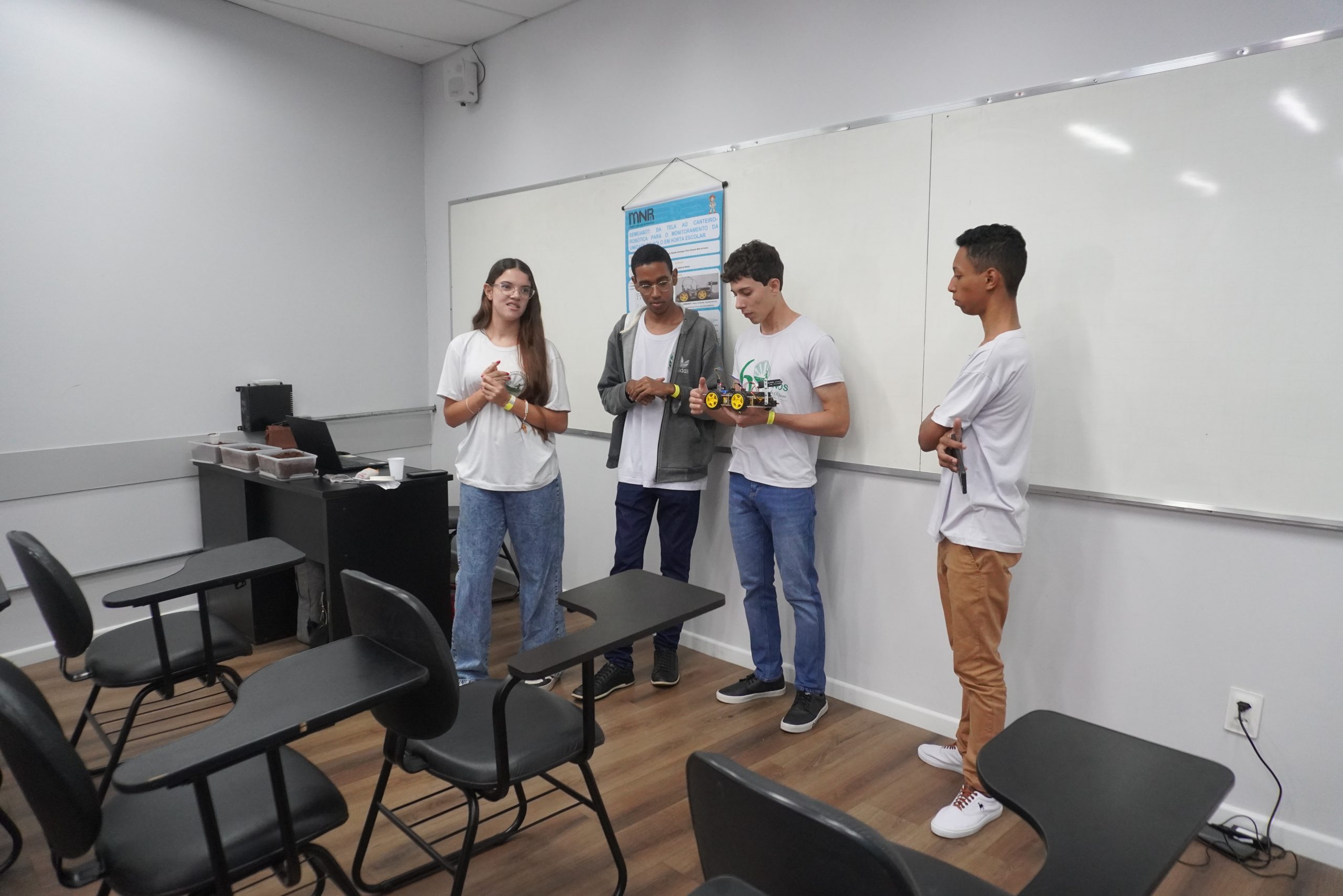 Projeto de robótica desenvolvido por estudantes da rede estadual conquista 3º lugar em Mostra Regional, em Sete Lagoas