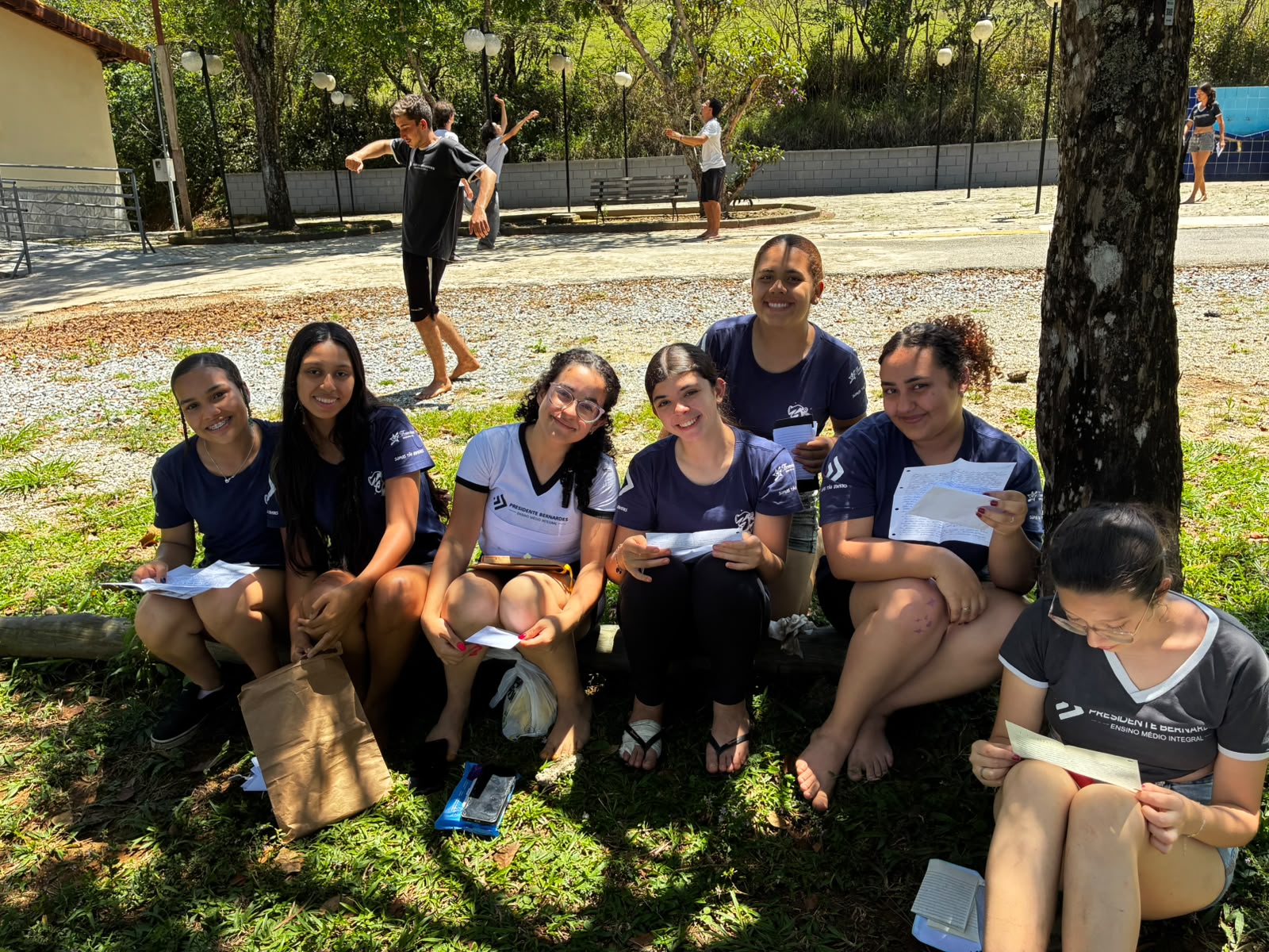 Estudantes da rede estadual de Pouso Alegre abrem cápsula do tempo e revivem trajetória no Ensino Médio
